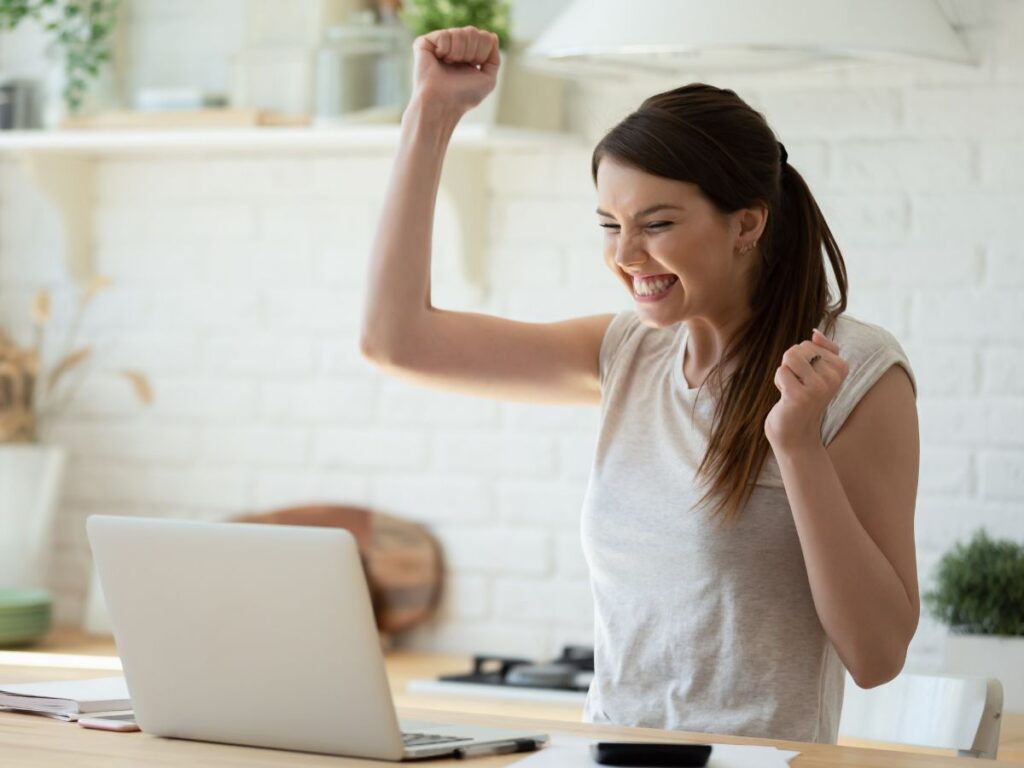 Aumenti fino a 190 euro al mese per i contratti statali