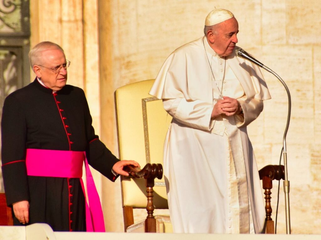 bonus 300 euro papa francesco